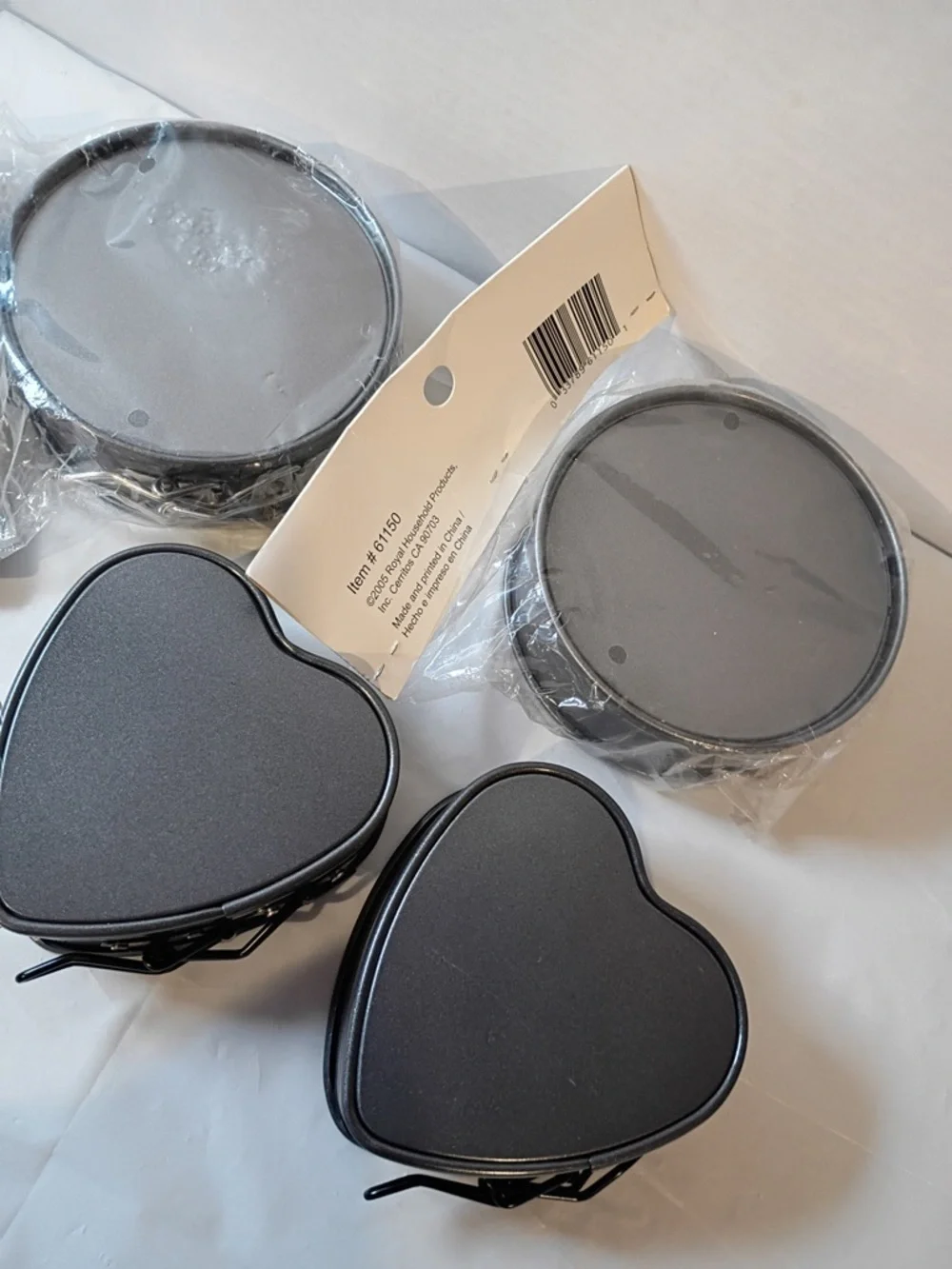 Non-Brand Heart & Round Springform Cake Pans Set in Dark Gray - 2-Pack